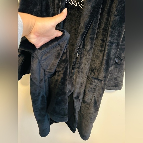 VICTORIA SECRET BLACK FLEECE COZY ROBE SIZE M/L - Picture 3 of 4